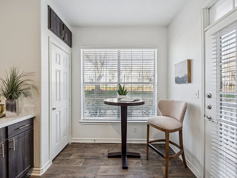 McDermott Place — Photo 9