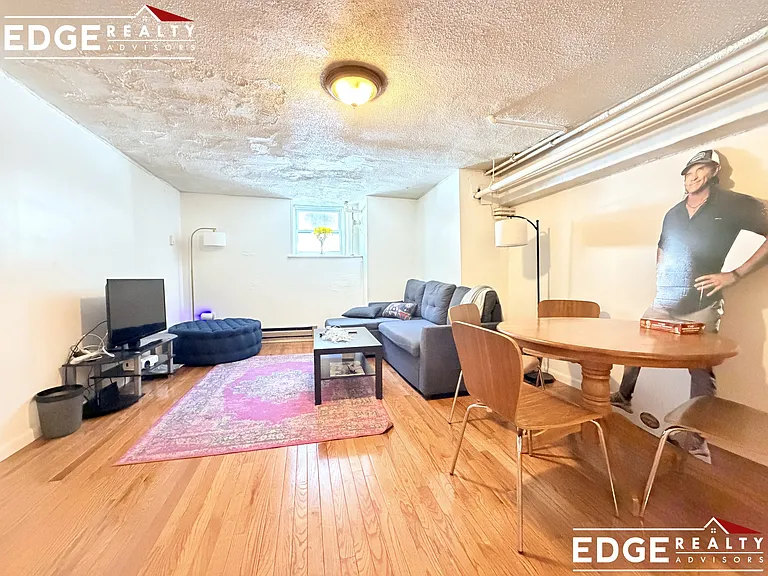76 Egmont St #A — Photo 8