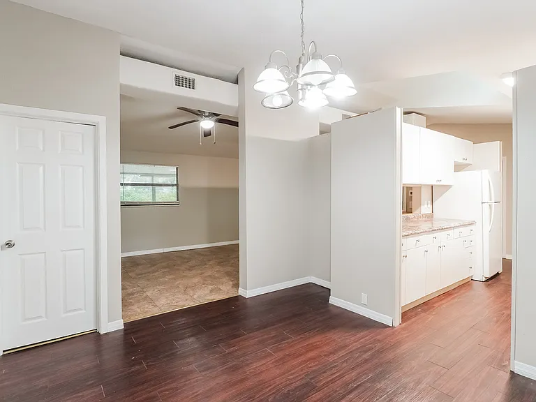 2603 Martha Ln — Photo 7