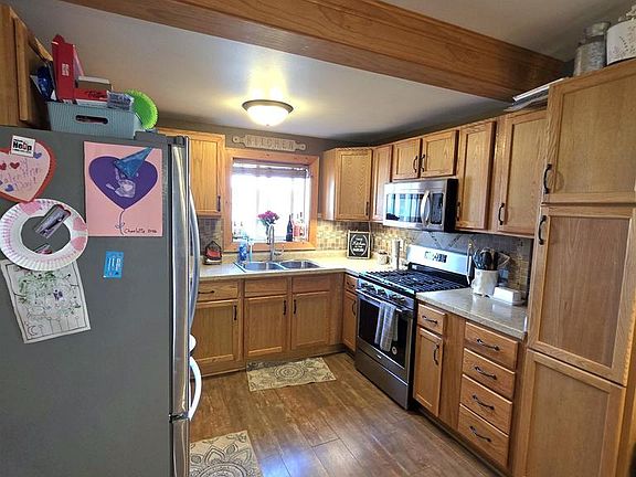 5th image of 511 Superior Street