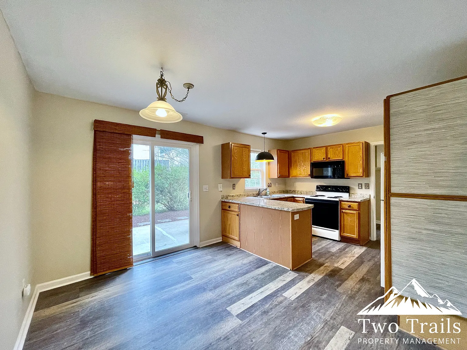 3 bed, 2.5 bath, 1276 sqft, $2,000 — Photo 3