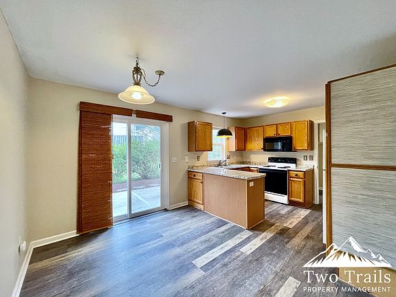 3rd image of 257 Wiltshire Cir