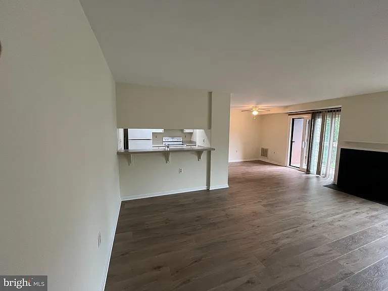 1113 Castle Harbour Way #2B — Photo 5
