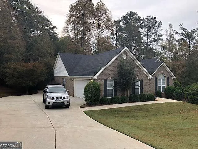 3 bed, 2.5 bath, 2500 sqft, $2,500 — Photo 2