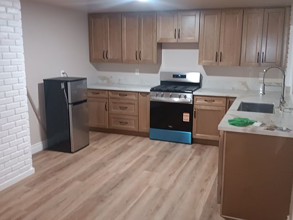 2nd image of 1002 Driftwood St