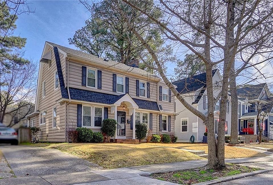Dutch Colonial home. New roof!
