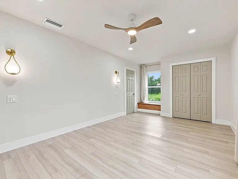 1161 Howard St — Photo 28
