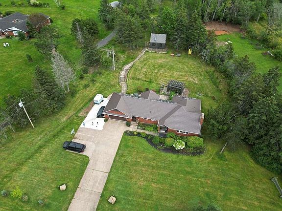 2nd image of 411 Mountain Rd