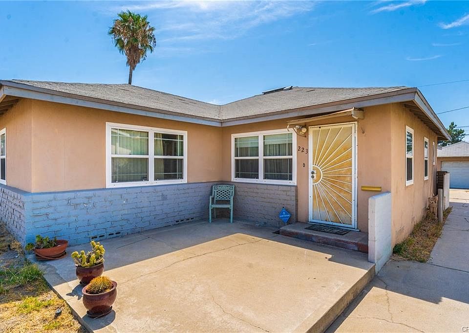 1st image of 223 E 41st St