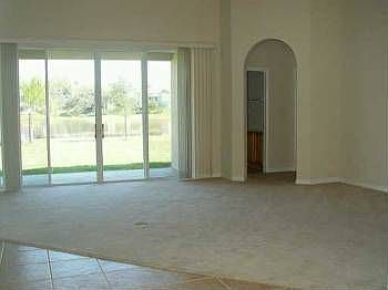 3rd image of 121 Crystal Oak Dr