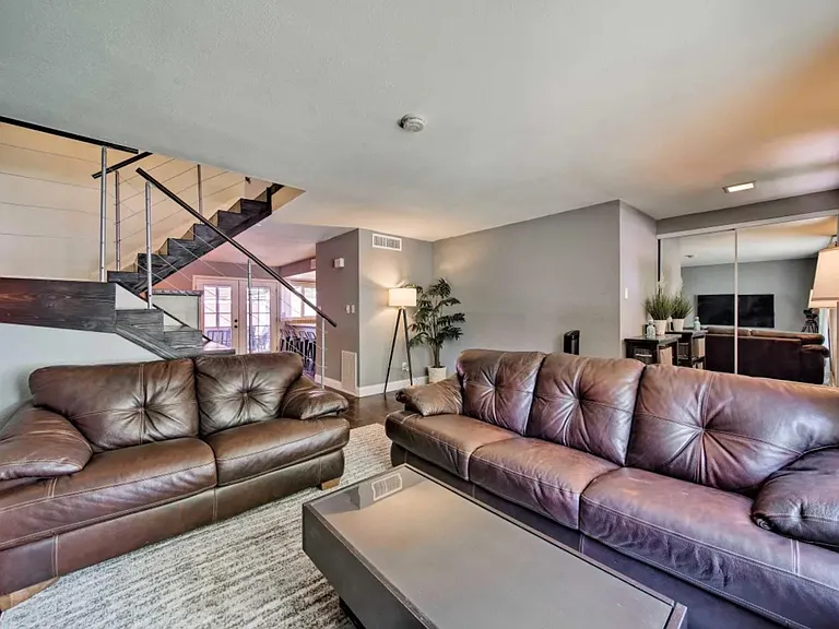 3327 S Poplar St — Photo 11