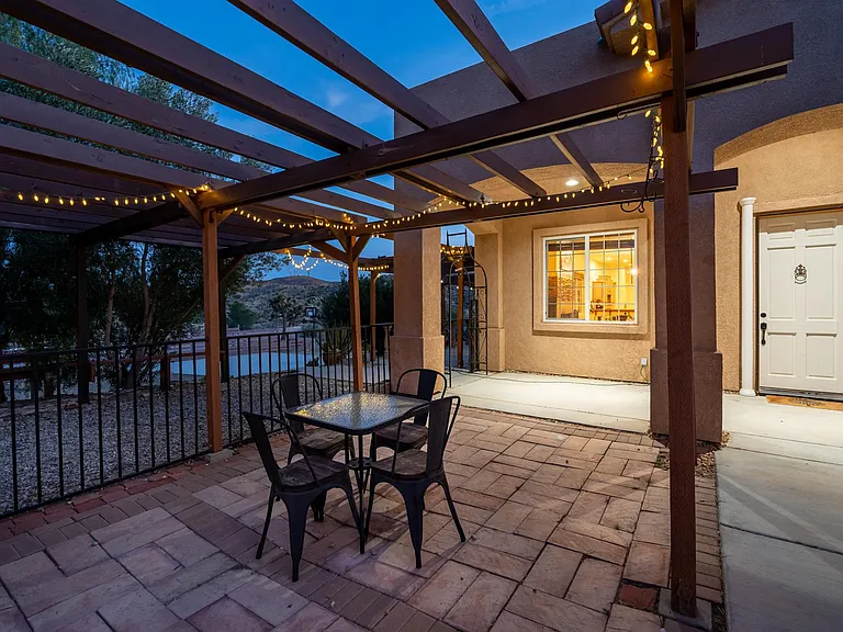 4980 Surrey Ct — Photo 41