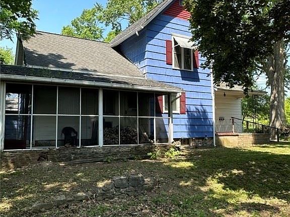 3rd image of 32 Sunnyside St