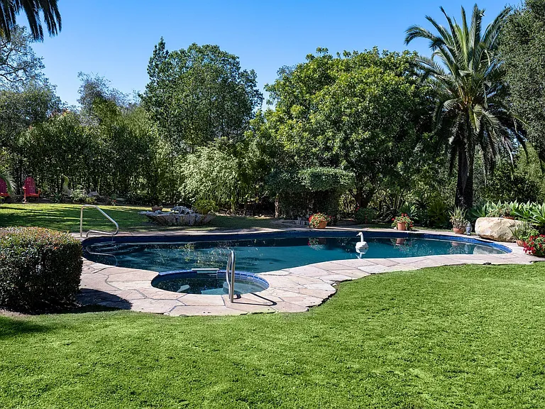 4241 Mariposa Dr — Photo 17