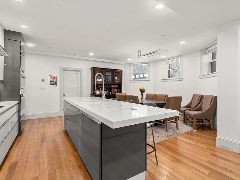 1762 Beacon St #1A — Photo 4