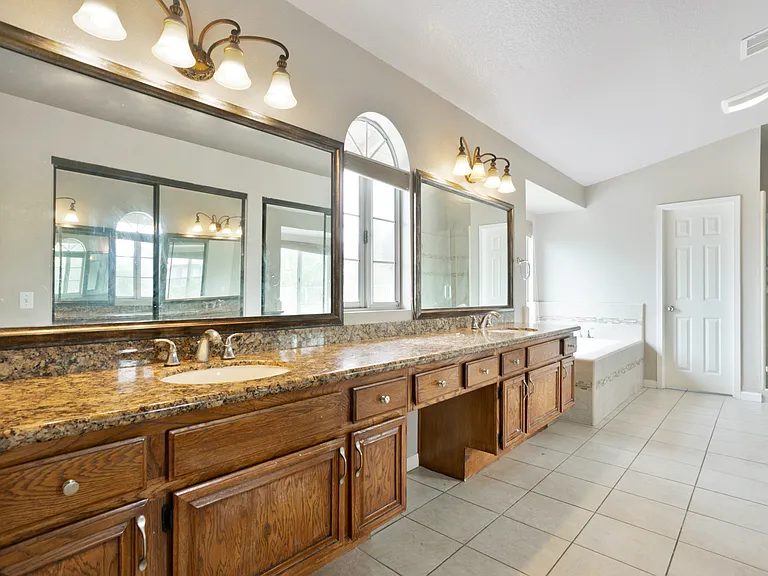 5495 Avenida Del Tren — Photo 16