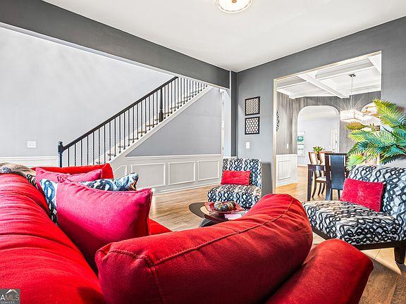 3rd image of 6700 Oak Hill Pl