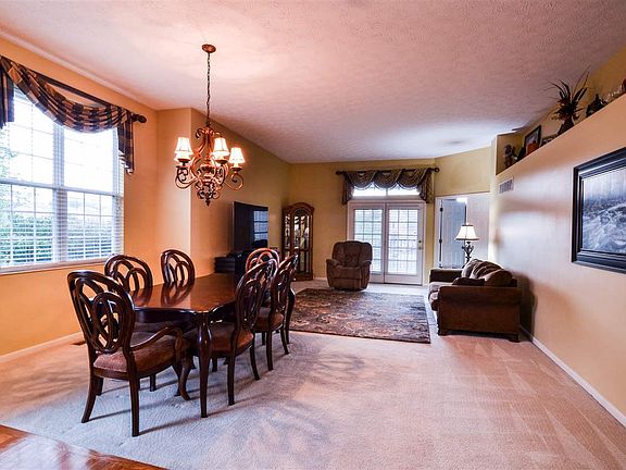 2nd image of 956 Augusta Ct