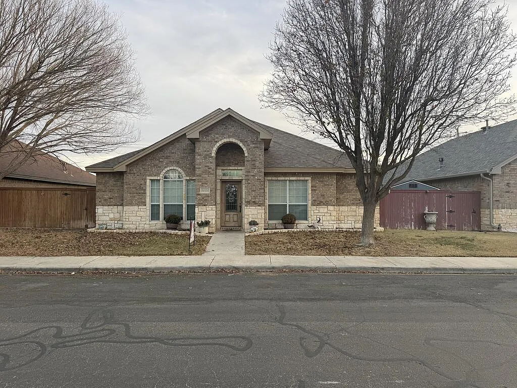 3 bed, 2.0 bath, 2283 sqft, $2,900 — Photo 1