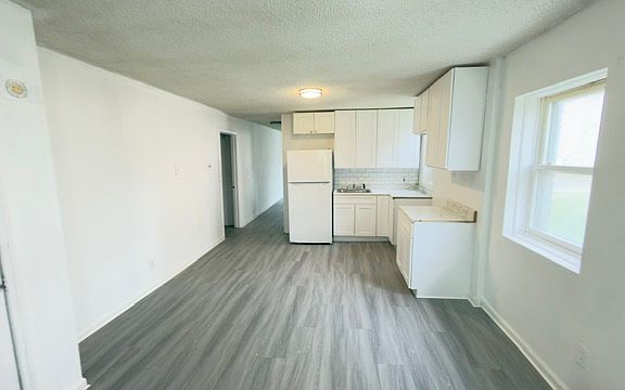 5th image of 3134 6th Ave Floor 1