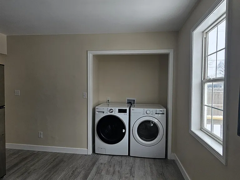 507 E Water St — Photo 7