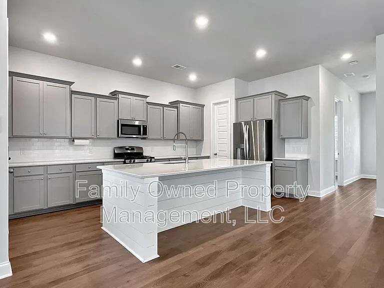 420 W Respite Ln — Photo 9