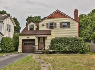 101 Redwood Rd, Rochester, NY 14615