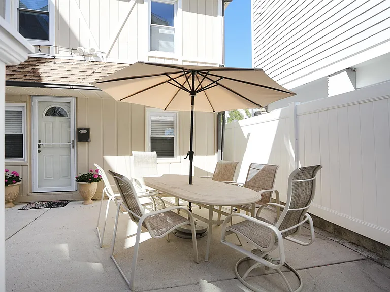 14 N Adams Ave — Photo 9
