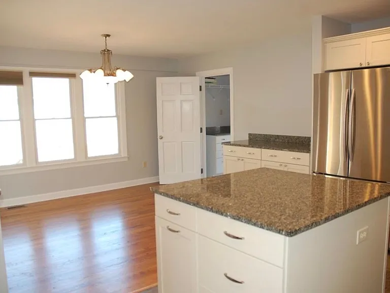 104 Dorchester Ln — Photo 7