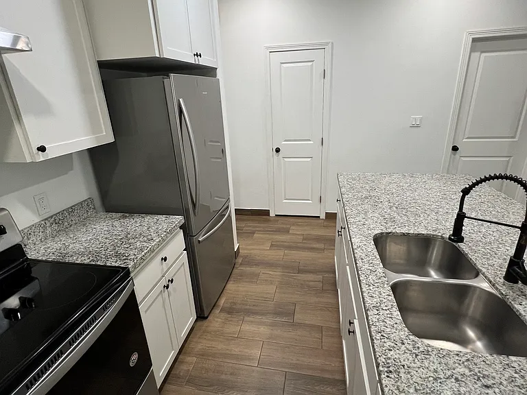 1027 Fairway Dr #1 — Photo 4
