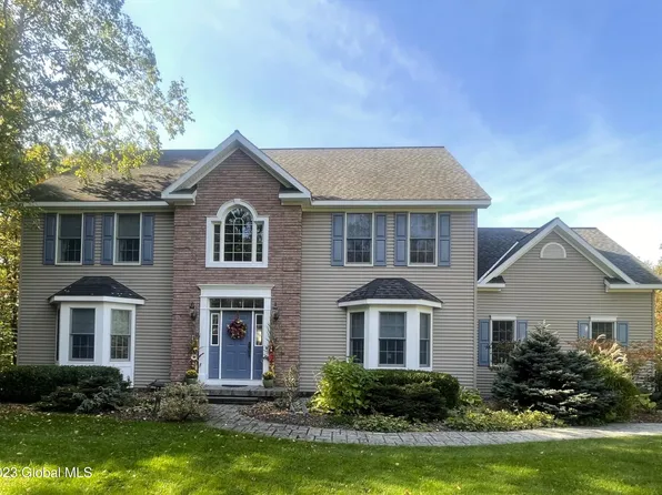 6 Marie Heights, West Sand Lake, NY 12196