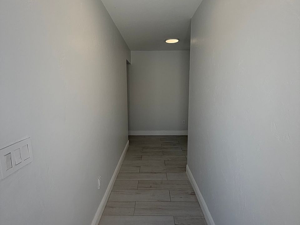 1st image of 906 SE 14th Ter #A-b