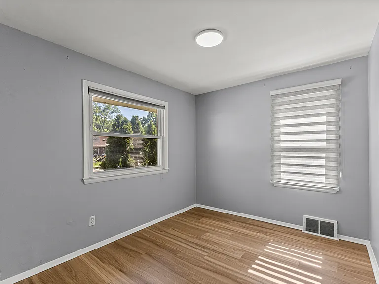 22312 Madison St — Photo 10