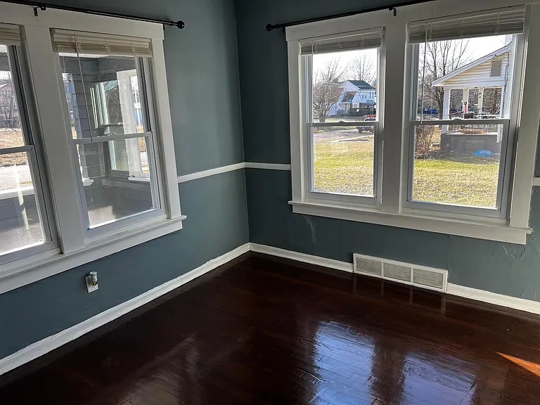 170 Hilton Ave — Photo 6