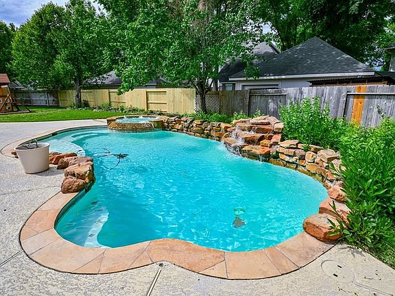 3rd image of 22402 Lauras Glen Ct