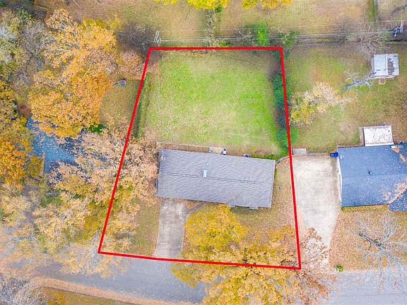 2nd image of 110 Woodway Ln