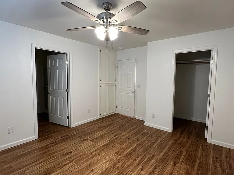 2207-2213 N Vickie Ct — Photo 13