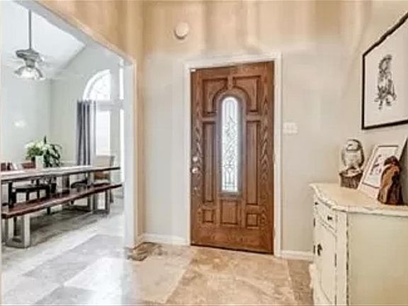 4th image of 801 Leslie Ln
