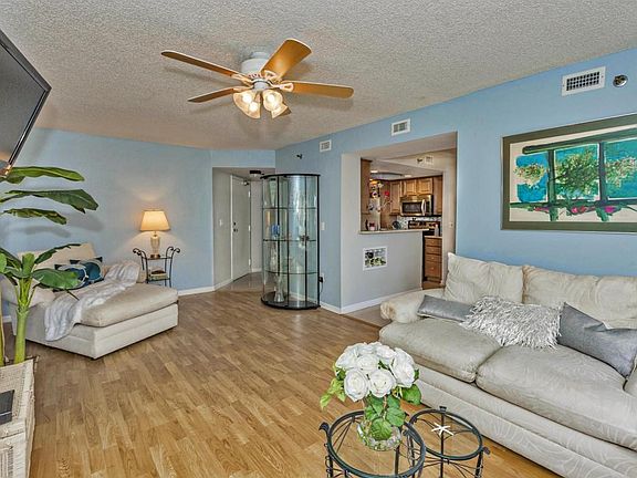 004_Living Room