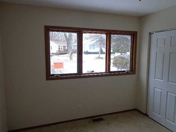 3rd image of 34 Woodland Ave