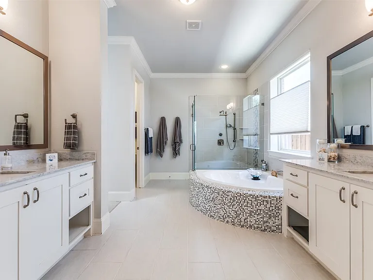 4008 N Cresthaven Rd — Photo 18
