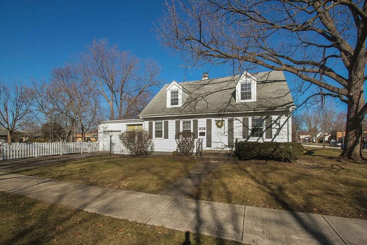 936 Oakwood Ave photo 1