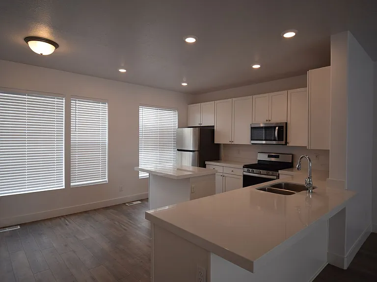 4727 S Hillhouse Cv #102 — Photo 3