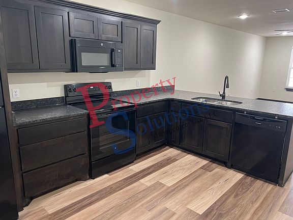 5th image of 1005 S Cherokee Ave