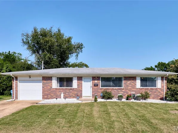 12 Longhenrich Dr, Florissant, MO 63031