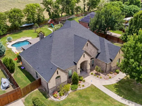 8240 Saint Johns Dr, Waxahachie, TX 75167