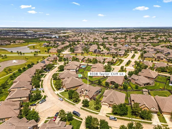 9338 Taylor Cliff Ln, Cypress, TX 77433
