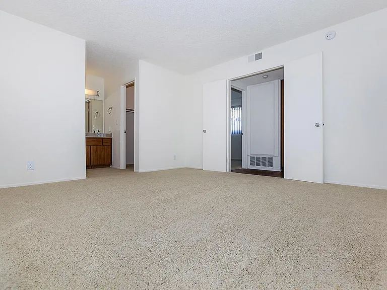 Ridgewood Village Apartment Homes — Photo 33