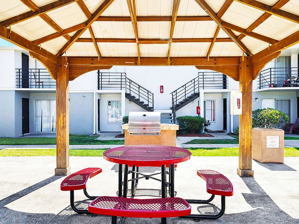 Picnic & BBQ Area