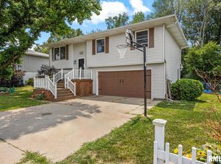 403 Pecan St, Pekin, IL 61554